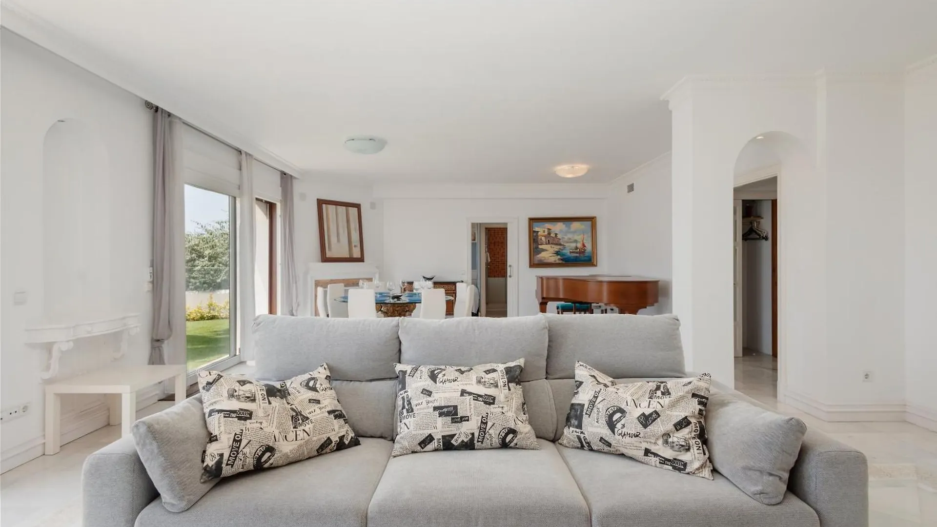 Apartment Holiday Home, With Direct Access To The Beach, Sea Views And South Facing, In Puerto Banus Marbella