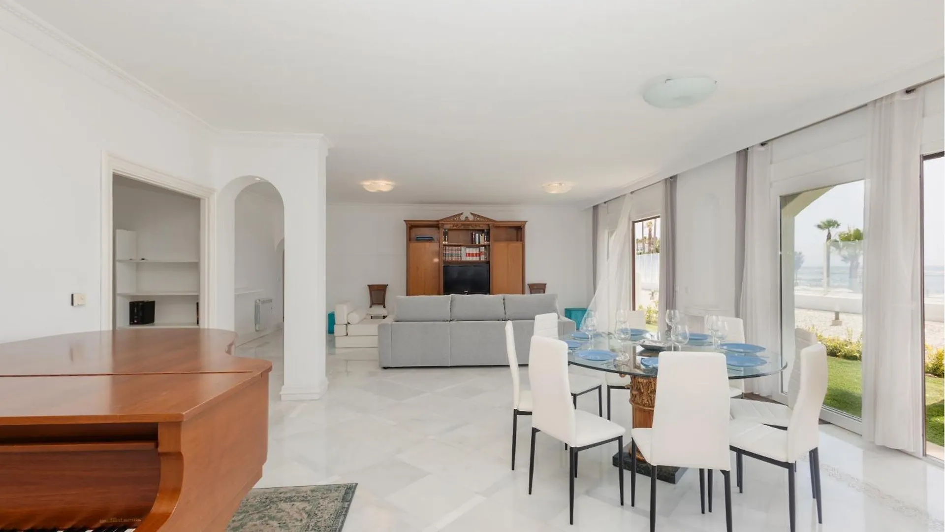 Holiday Home, With Direct Access To The Beach, Sea Views And South Facing, In Puerto Banus Marbella Apartment