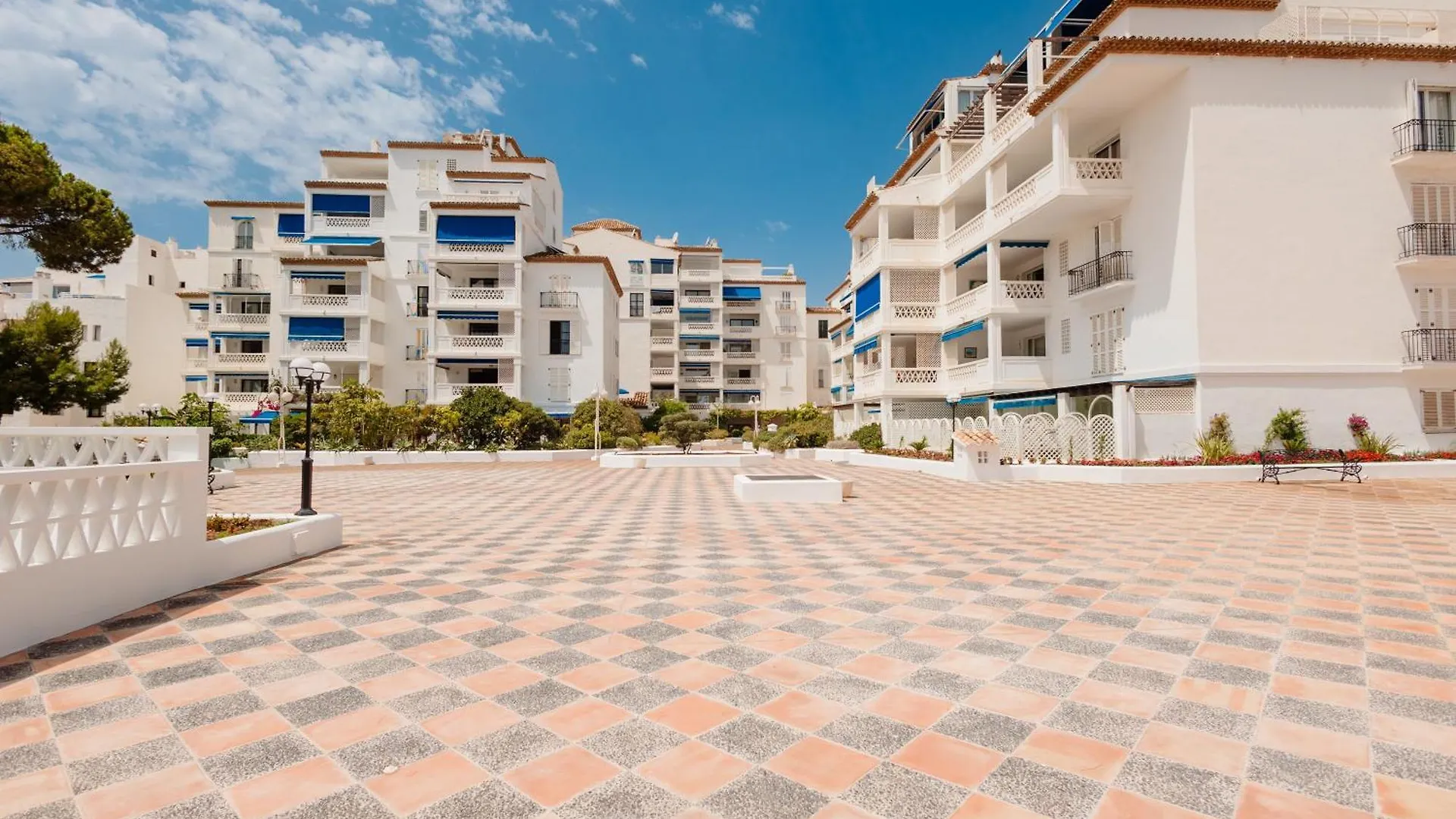 Holiday Home, With Direct Access To The Beach, Sea Views And South Facing, In Puerto Banus Marbella 0*,