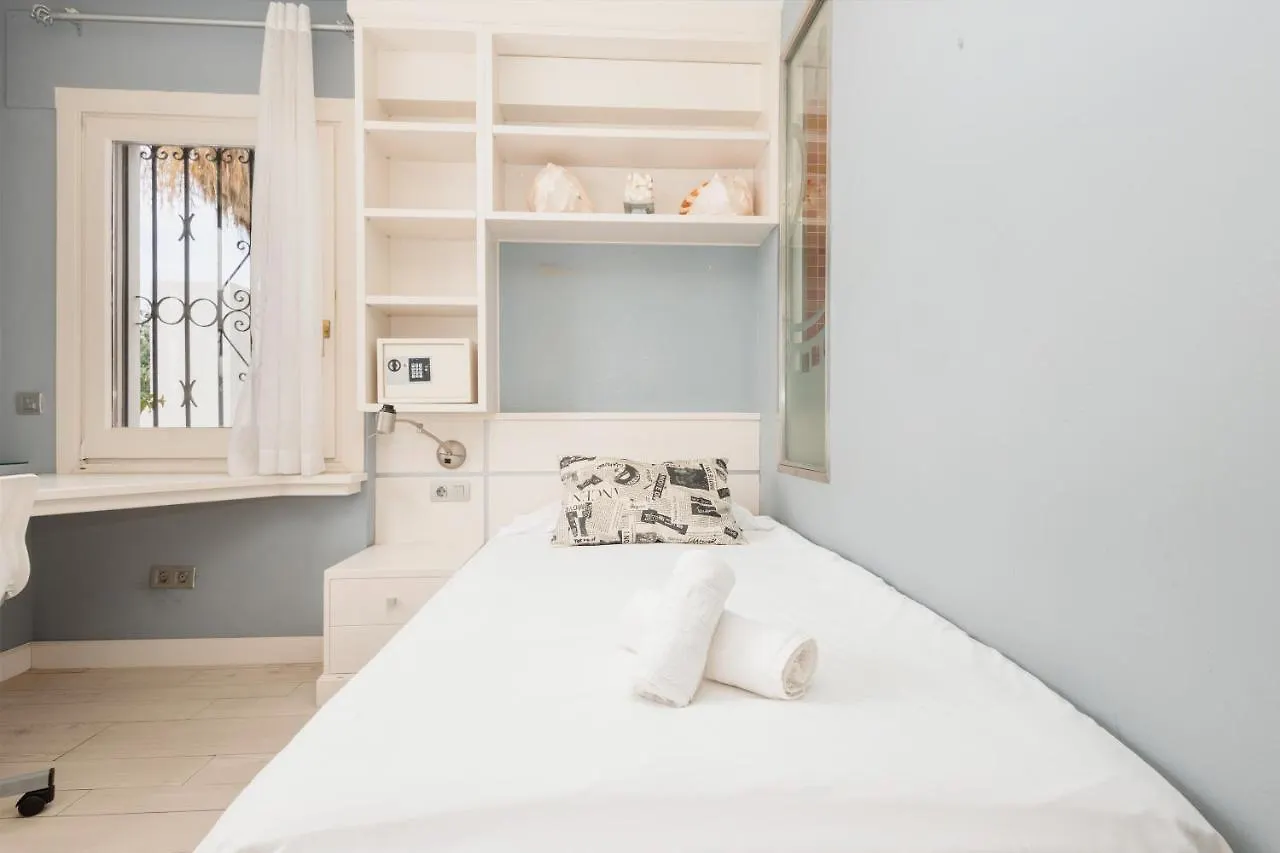 Holiday Home, With Direct Access To The Beach, Sea Views And South Facing, In Puerto Banus Marbella Apartamento
