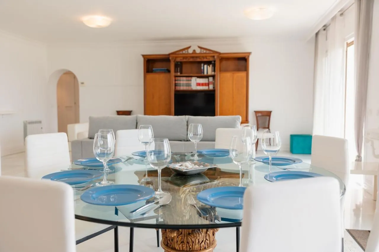 Apartamento Holiday Home, With Direct Access To The Beach, Sea Views And South Facing, In Puerto Banus Marbella