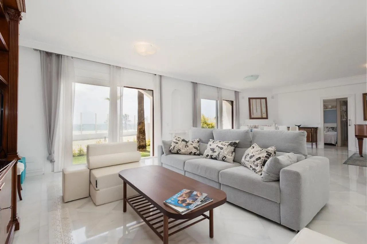 Holiday Home, With Direct Access To The Beach, Sea Views And South Facing, In Puerto Banus Marbella 0*,  España