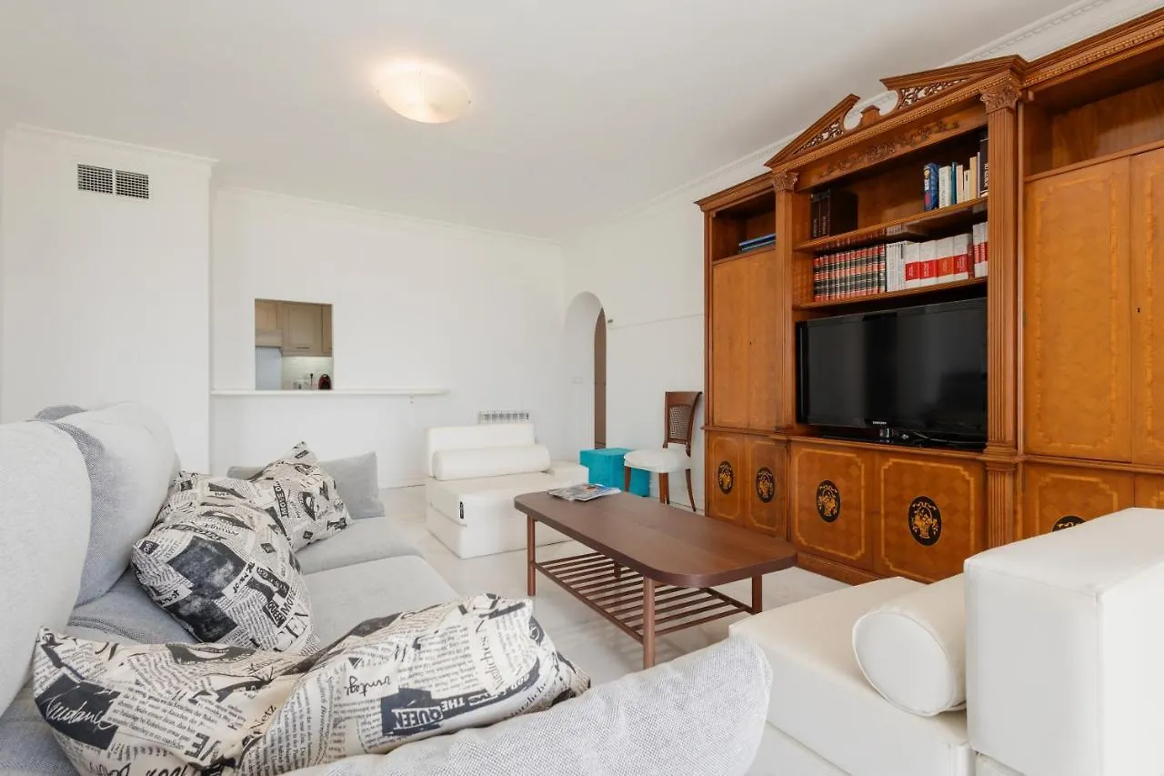 Holiday Home, With Direct Access To The Beach, Sea Views And South Facing, In Puerto Banus Marbella Apartamento
