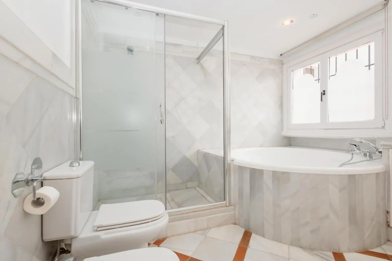 Holiday Home, With Direct Access To The Beach, Sea Views And South Facing, In Puerto Banus Marbella España